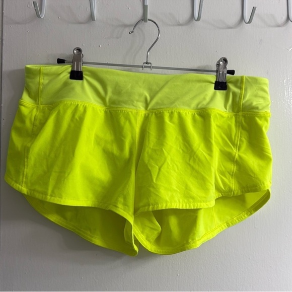 Lululemon speed up low rise  lined short 2.5” SZ 8 Women's Neon Green Shorts - Picture 6 of 10